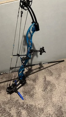 Used PSE Archery Supra RTX 37 RH - with accessories - Image 1 of 4