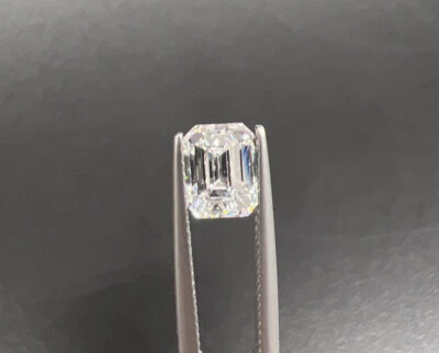 GIA CERTIFIED NATURAL 1.07 CLARITY VS2 COLOR D LOOSE EMERALD CUT FANCY ￼DIAMOND - Image 1 of 4