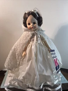 NRFB Vintage KEHAGIAS Schneewittchen Puppe Märchenserie weißes Kleid & Cape #363 - Bild 1 von 6