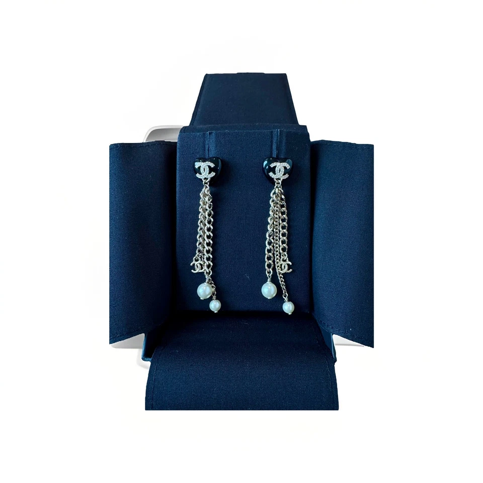 Pendientes colgantes Chanel - cadenas de oro, detalles de perlas Foto 1 de 4