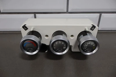 2003-2006 Chevy SSR Manual Temperature Climate Control - Image 1 of 4