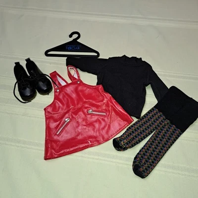 Roupa de vinil vintage American Girl Pleasant Company Nicki vermelha - Imagem 1 de 4