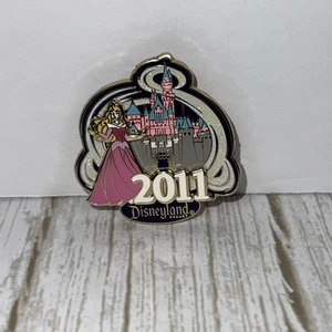 Disney Trading Pin Sleeping Beauty Castle 2011 Aurora Disneyland 3D Glitter ✅ - Picture 1 of 5