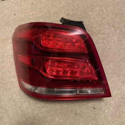 Piloto trasero LED A2049066003 original Mercedes GLK X204 Foto 1 de 4