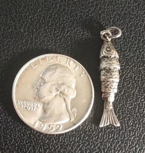 Dije sagrado religioso de plata de ley 925 con pez Jesús vintage de 2,4 gramos - Imagen 1 de 7