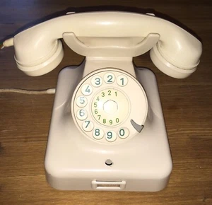 Ancien téléphone blanc (poste, W 48 a uW) des années 60 - Photo 1/11