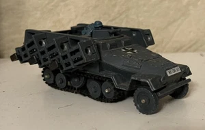 VINTAGE CORGI Toys Hong Kong Vintage Hanomag Sdkfz 251/1 German Vehicle & FIGURE - Bild 1 von 6