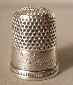 Dedal plateado vintage grabado 'María' y con banda escénica - Imagen 1 de 15