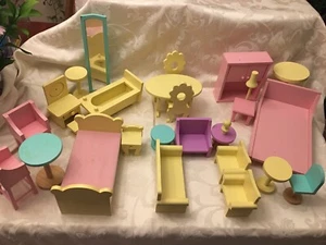 Dollhouse Furniture Lot Of 27 Toys R Us - Picture 1 of 3
