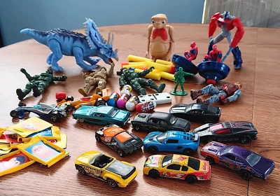 Lote de juguetes, Mattel Matchbox Cars Kellogg, ET, Frijoles, Figuras de acción, Spider Man Top Foto 1 de 4