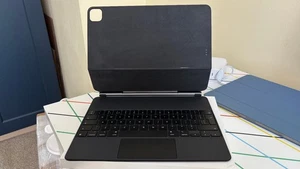 Apple iPad Magic Keyboard - iPad Pro 3rd,4th,5th,6th Gen + iPad Air 13" M2 & M3 - Photo 1/12