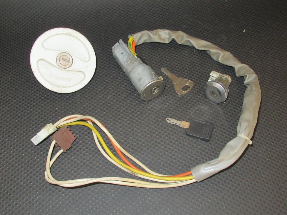 PEUGEOT 205 (90-99) IGNITION BARREL DOOR LOCK FUEL CAP SET KIT - Image 1 of 1