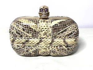 Bolso sin asas Alexander McQueen Python de cuero con caja de scull - Imagen 1 de 24