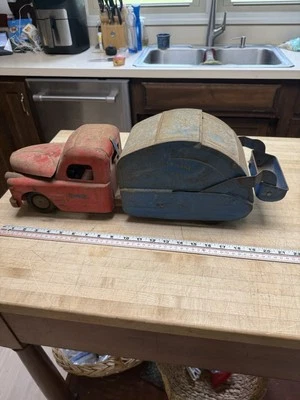 Vintage 1940's STRUCTO "City of Toyland" NO. 7 Utility Waste Garbage Truck - Image 1 of 4