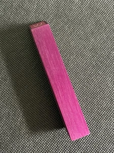 Schönes Mezuzah Etui aus gebürstetem Metall Hot Pink - Bild 1 von 4