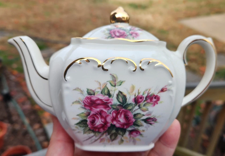 TETERA PEQUEÑA PORCELANA VINTAGE~WINDSOR~INGLATERRA~BLANCA CON FLORES ROSAS FLORALES Foto 1 de 4