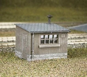Relación 511- 2 x Lineside Huts Área 42 x 32 mm cada kit de plástico calibre ""00"" primer poste - Imagen 1 de 3