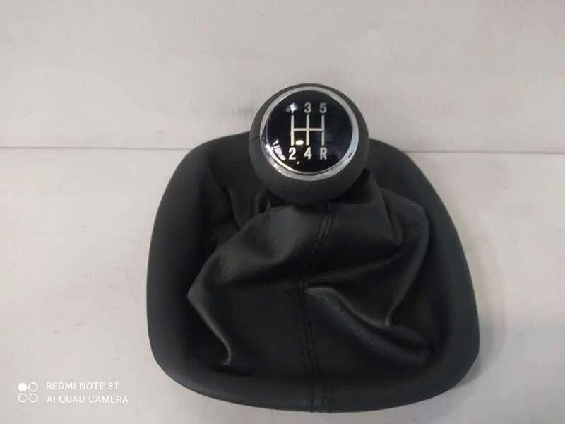 Shift Knob for Volkswagen Passat Berlina (3B2) 1996 4195874 - Image 1 of 3