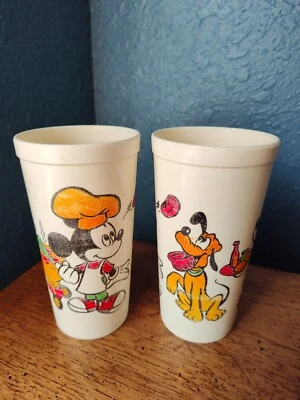 Винтажный набор (2) высоких пластиковых чашек Eagle WALT DISNEY Mickey Minnie Mouse Pluto - Изображение 1 из 4