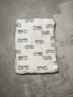 Manta de recepción de bebé Carters camión de bomberos franela blanca envoltura Lovey Foto 1 de 4