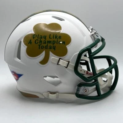 Mini casco de fútbol americano Notre Dame blanco mate personalizado para jugar como un campeón hoy Foto 1 de 3