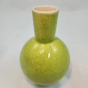 Jarrón chino vintage con forma de botella de porcelana esmaltada verde manzana con marca Qianlong - Imagen 1 de 8