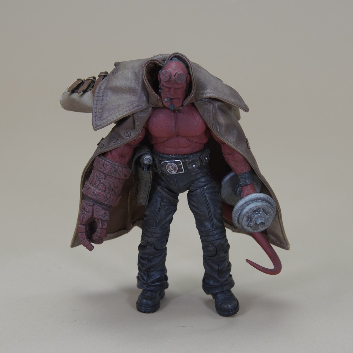 メズコ　ヘルボーイ　サムエル 哭いた赤鬼地獄変 - Mezco ONE:12 Hellboy（2019）- | トイ