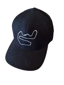 Port Authority Flexfit - Gorra negra ajustada L/XL - Logo blanco en la parte delantera - Imagen 1 de 1