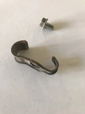 1985 1986 HONDA ATC350X REAR BRAKE LINE HOSE GUIDE CLAMP SWINGARM #092372-14171 - Image 1 of 4