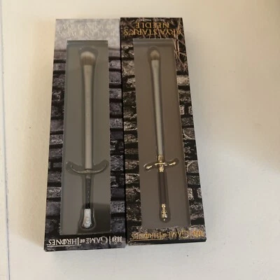 2X Cepillo de sombra de aguja Urban Decay Juego de Tronos Jon Snow Longclaw Arya Stark Foto 1 de 3