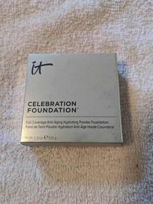 it cosmetics Celebration Foundation Full Coverage Hydrating Powder - RICH - Image 1 of 4