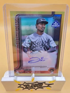 2025 Topps Pro Debutto Leo De Vries Gold Foil Auto /50 - Foto 1 di 2