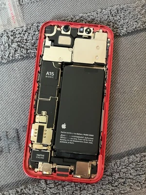 Apple iPhone 13 Mini Déverrouiller 256go (manque écran) - Image 1 of 4