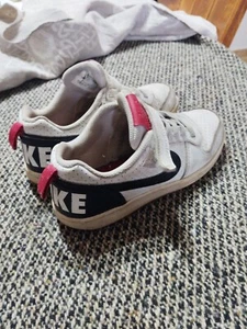 SCARPE NIKE BIMBO NR. 32 MOD 870025-105 IN OTTIMO STATO - Picture 1 of 4