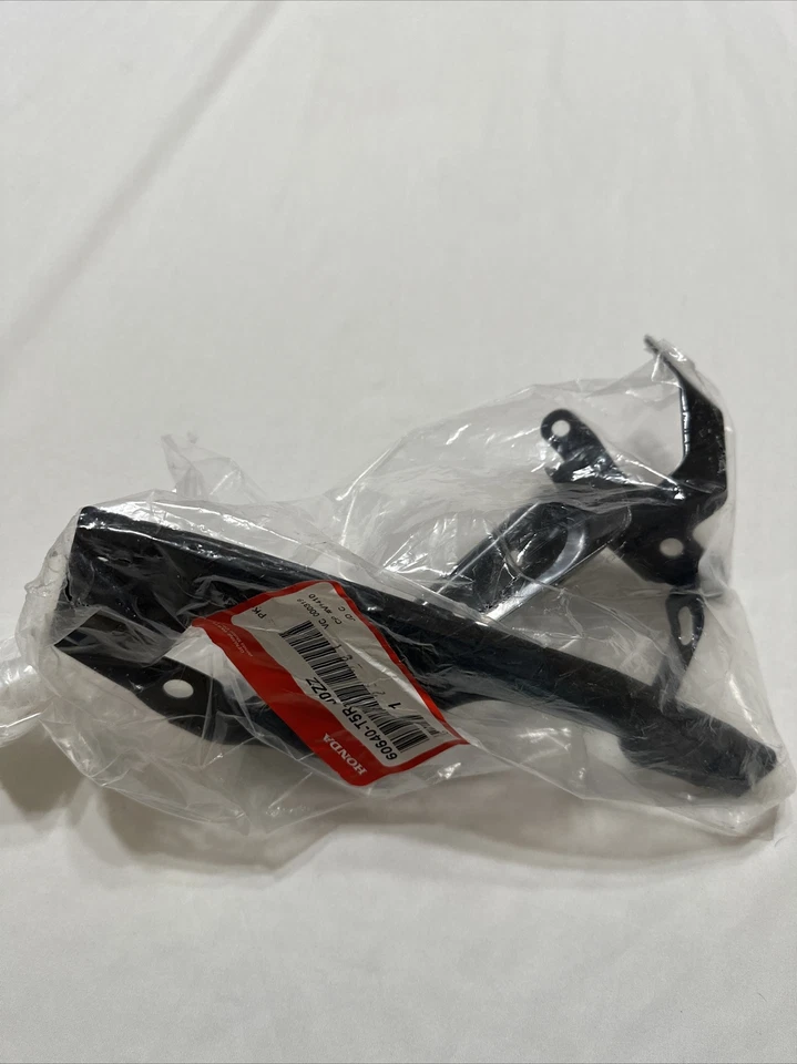 Genuine 15-20 Honda Fit 60640-T5R-A00ZZ Right Front Fender Bracket New OEM - Image 1 of 4