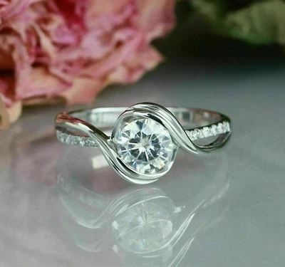 Anillo solitario de compromiso de plata 925 con diamantes blancos VS1 naturales certificados de 1,75 quilates Foto 1 de 4