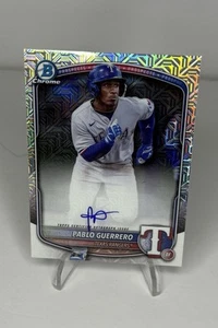 Bowman 2025 cromo MOJO REFRACTOR AUTÓGRAFO #BMA-PG Pablo Guerrero - Rangers - Imagen 1 de 2
