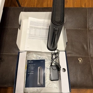 Motorola MG8702 DOCSIS 3.1 Cable Modem+ AC3200 WIFI Router Combo NEW - Picture 1 of 3