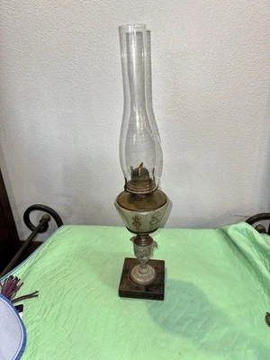 Antigua lámpara victoriana de aceite reina Ana mesa cristal queroseno. Pintura cruzada inusual Foto 1 de 4