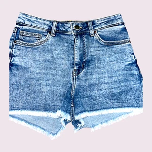 H&M Women's Blue Cutoff Jean Shorts Size 6 Distressed Stretch 1" Inseam - Picture 1 of 5