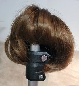 Global SUZI Puppenperücke Größe 9/10 hellbraun Doris Day Stil & Pony Neu mit Etikett - Bild 1 von 7