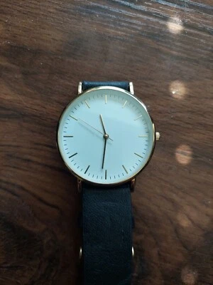 Men's H&M Quartz Watch Good Condition Needs  Battery - Image 1 of 4