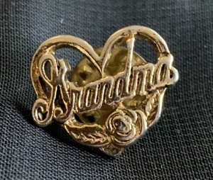 Grandma Heart Mixed Metal Gold Tone pin 2 cm - Picture 1 of 3