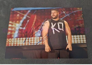 KEVIN OWENS - WWE - SIGNED IN PERSON AUTOGRAMM AUTOGRAPH 20 x 29 CM - Bild 1 von 1