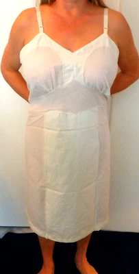 ELEGANTE ROPA DE PIEDRA VINTAGE BLANCO ALGODÓN SUAVE BORDADO DESLIZAMIENTO COMPLETO 44 EVC Foto 1 de 4