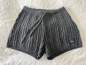 Alo | Damen Large | Zopfmuster Bliss Shorts sportlich anthrazit grau flauschig kuschelig - Bild 1 von 9