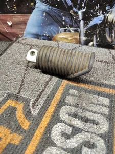 Harley Davidson Fxr Oem 50647-82 Pedana Del Pilota - Foto 1 di 10