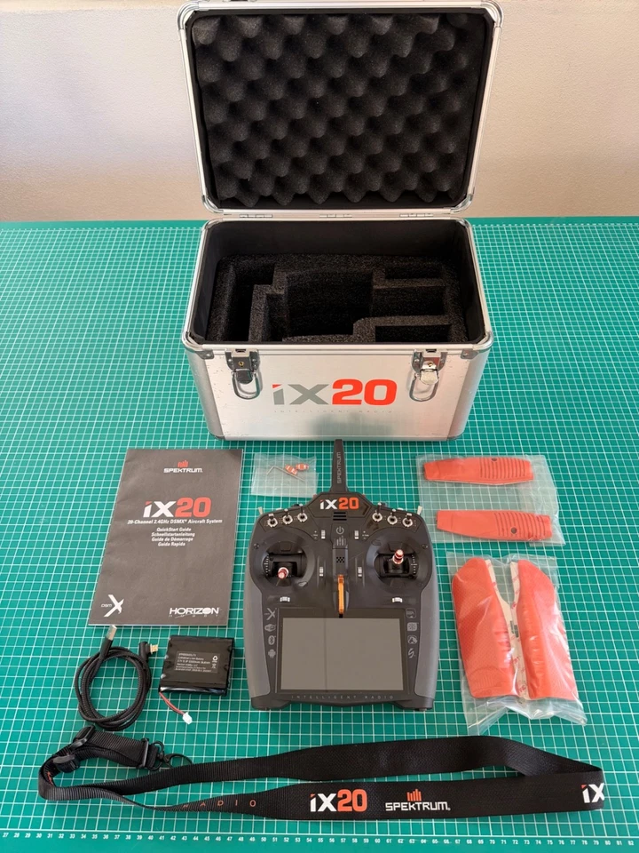 Spektrum iX20 Sender "SPMR20100EU" Fernsteuerung + Extra Senderakku und Koffer - Bild 1 von 4