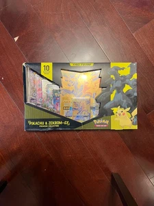 Pokémon Pikachu & Zekrom GX Tag Team Premium Collection Box (10 Booster Packs) - Bild 1 von 14