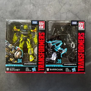 TRANSFORMERS Studio Series Ratchet 04 & Barricade 28 HASBRO - Picture 1 of 2